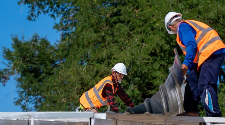 Professional gutter cleaning in Milmine, IL